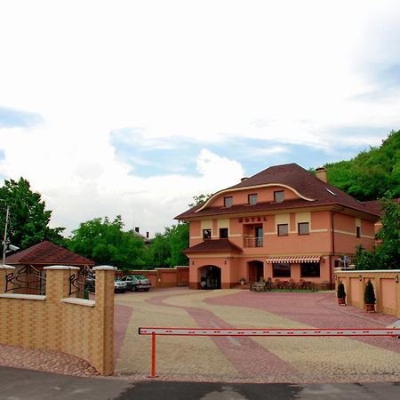 Hotel Magnat Mukácheve Exterior foto