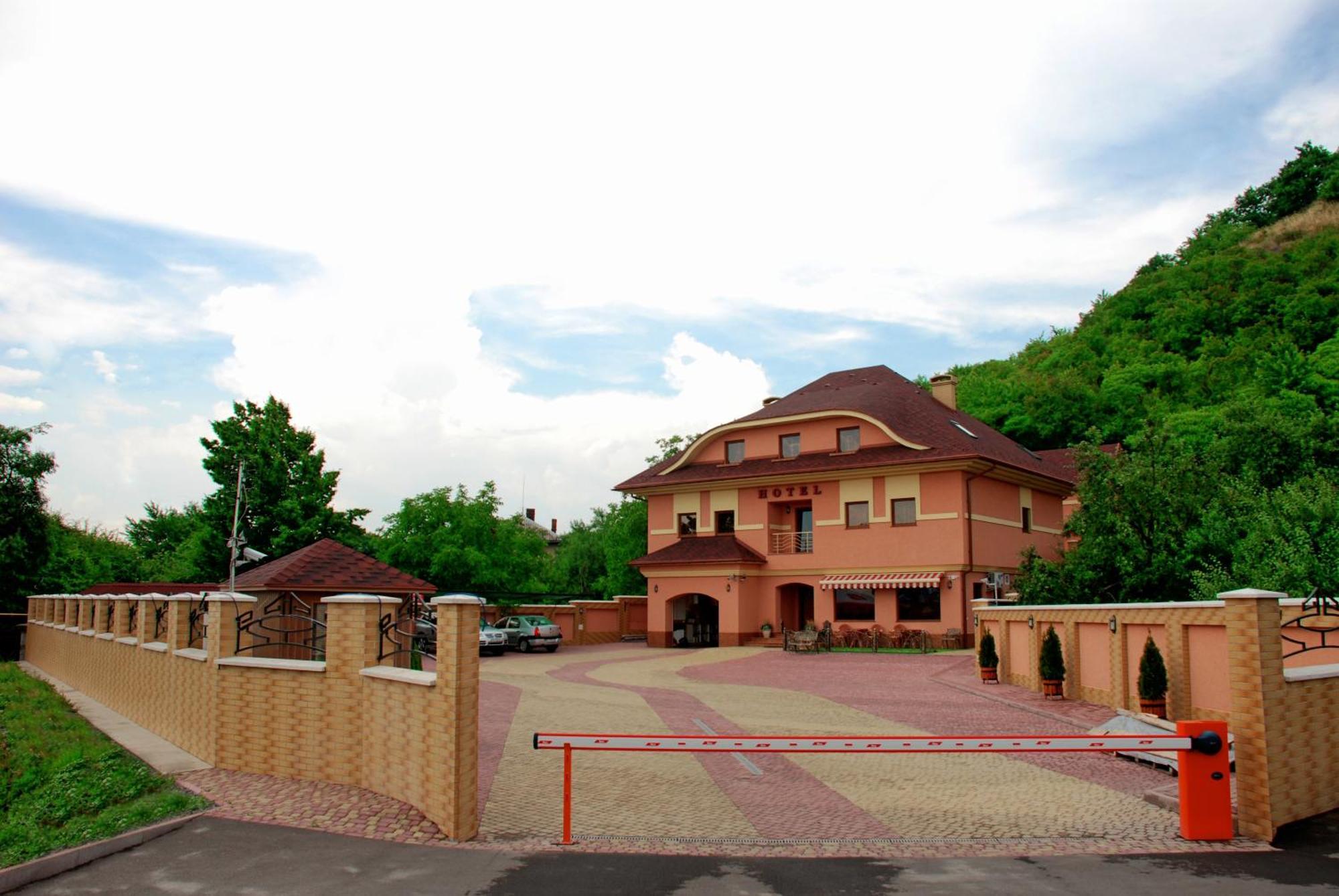 Hotel Magnat Mukácheve Exterior foto